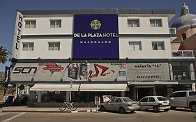 De La Plaza Hotel